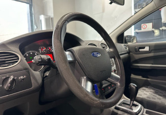 Подержанный автомобиль Ford Focus Sedan 2007 года (12 фото)
