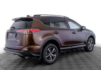 Подержанный автомобиль Toyota RAV4 2017 года (4 фото)