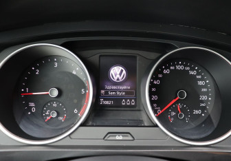 Подержанный автомобиль Volkswagen Tiguan 2018 года (17 фото)