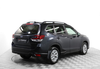 Подержанный автомобиль Subaru Forester Suv 2019 года (5 фото)