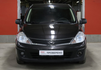 Подержанный автомобиль Nissan Tiida Sedan 2011 года (2 фото)