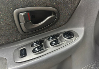 Подержанный автомобиль Hyundai Accent Sedan 2005 года (19 фото)