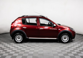 Подержанный автомобиль Renault Sandero 2011 года (4 фото)