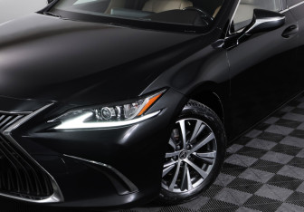 Подержанный автомобиль Lexus ES 2019 года (25 фото)