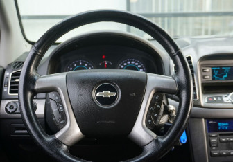 Подержанный автомобиль Chevrolet Captiva 2013 года (11 фото)