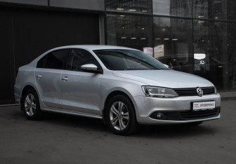 Подержанный автомобиль Volkswagen Jetta Sedan 2011 года (3 фото)