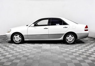 Подержанный автомобиль Toyota Mark II Sedan 2001 года (8 фото)