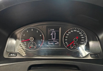 Подержанный автомобиль Volkswagen Caravelle 2014 года (12 фото)