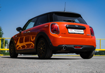 Подержанный автомобиль MINI Hatch 2021 года (6 фото)