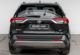 Подержанный автомобиль Toyota RAV4 2020 года (6 фото)