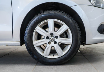 Подержанный автомобиль Volkswagen Polo Sedan 2013 года (17 фото)