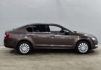 Подержанный автомобиль Skoda Octavia Liftback 2014 года (4 фото)