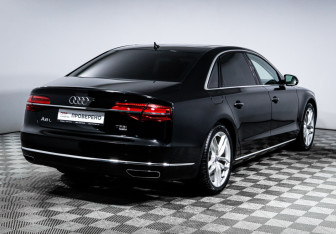 Подержанный автомобиль Audi A8 2015 года (5 фото)