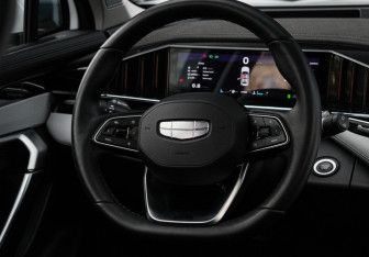 Подержанный автомобиль Geely Atlas 2024 года (11 фото)