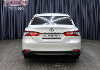 Подержанный автомобиль Toyota Camry Sedan 2022 года (6 фото)