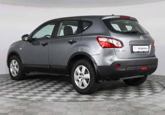 Подержанный автомобиль Nissan Qashqai 2011 года (7 фото)