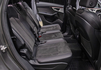 Подержанный автомобиль Audi Q7 2018 года (12 фото)