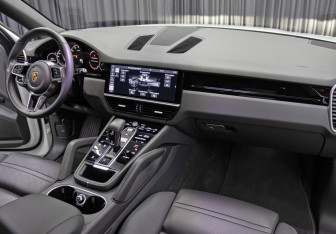 Подержанный автомобиль Porsche Cayenne 2019 года (11 фото)