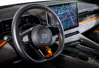 Подержанный автомобиль Zeekr 001 2023 года (16 фото)