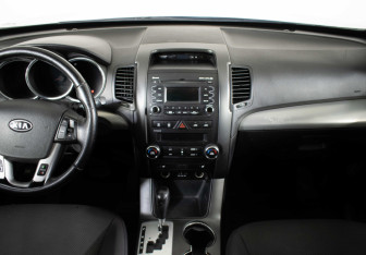 Подержанный автомобиль Kia Sorento 2011 года (12 фото)