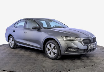 Подержанный автомобиль Skoda Octavia Liftback 2021 года (3 фото)