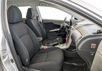 Подержанный автомобиль Toyota Corolla Sedan 2008 года (23 фото)