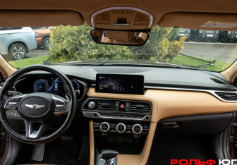 Подержанный автомобиль Genesis G70 2021 года (10 фото)