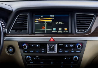 Подержанный автомобиль Genesis G80 2017 года (15 фото)