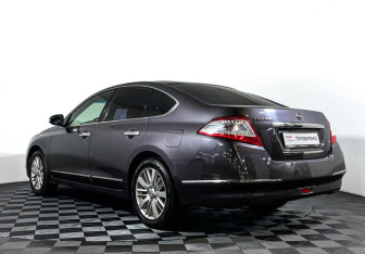 Подержанный автомобиль Nissan Teana 2012 года (7 фото)