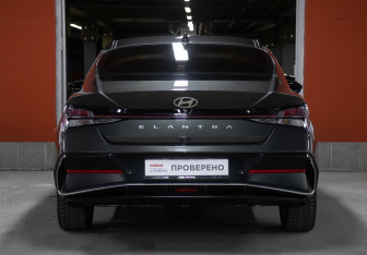 Подержанный автомобиль Hyundai Elantra Sedan 2024 года (6 фото)