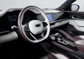 Подержанный автомобиль Geely Monjaro 2023 года (14 фото)