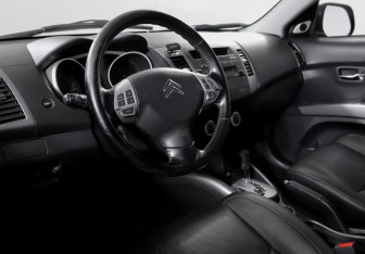 Подержанный автомобиль Citroen C-Crosser 2008 года (14 фото)