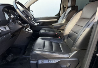 Подержанный автомобиль Peugeot Traveller 2020 года (10 фото)