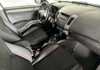 Подержанный автомобиль Mitsubishi Outlander 2011 года (10 фото)