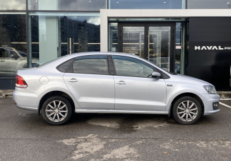 Подержанный автомобиль Volkswagen Polo Sedan 2016 года (4 фото)