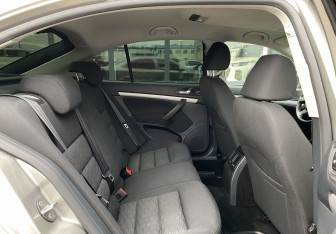 Подержанный автомобиль Skoda Octavia Liftback 2013 года (19 фото)