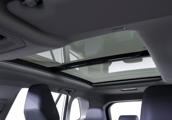 Подержанный автомобиль Toyota RAV4 2025 года (16 фото)