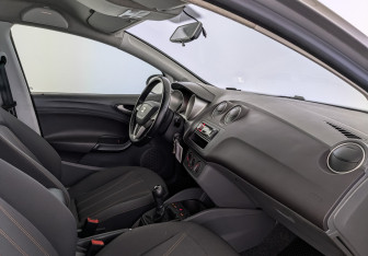 Подержанный автомобиль SEAT Ibiza Wagon 2011 года (13 фото)