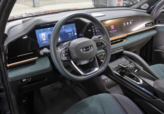 Подержанный автомобиль Geely Monjaro 2023 года (16 фото)