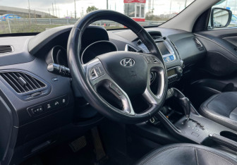 Подержанный автомобиль Hyundai ix35 2010 года (13 фото)