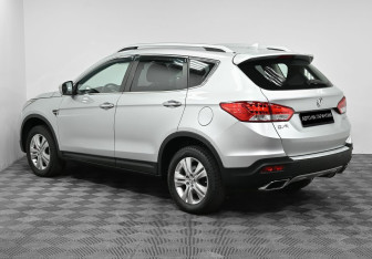 Подержанный автомобиль DongFeng AX7 2017 года (3 фото)