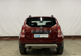 Подержанный автомобиль Renault Duster 2013 года (6 фото)