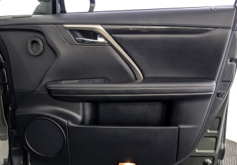 Подержанный автомобиль Lexus RX 2021 года (25 фото)