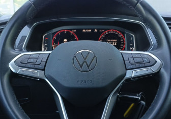 Подержанный автомобиль Volkswagen Tiguan 2021 года (15 фото)