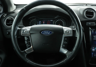 Подержанный автомобиль Ford Mondeo Sedan 2014 года (9 фото)