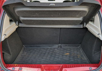 Подержанный автомобиль Renault Sandero 2016 года (10 фото)