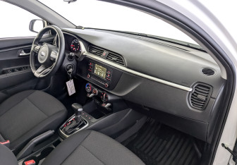 Подержанный автомобиль Kia Rio Sedan 2021 года (11 фото)