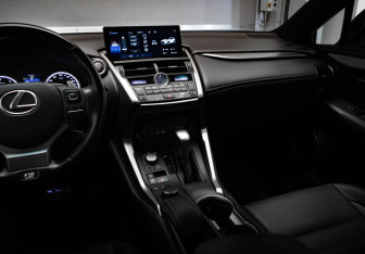 Подержанный автомобиль Lexus NX 2017 года (20 фото)
