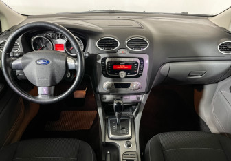 Подержанный автомобиль Ford Focus Wagon 2011 года (12 фото)