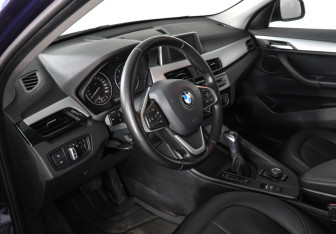 Подержанный автомобиль BMW X1 2017 года (12 фото)